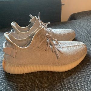 Yeezy V2 sesame size 10.5